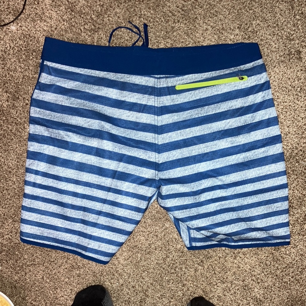 North face whitecap board shorts - Picture 4 of 7